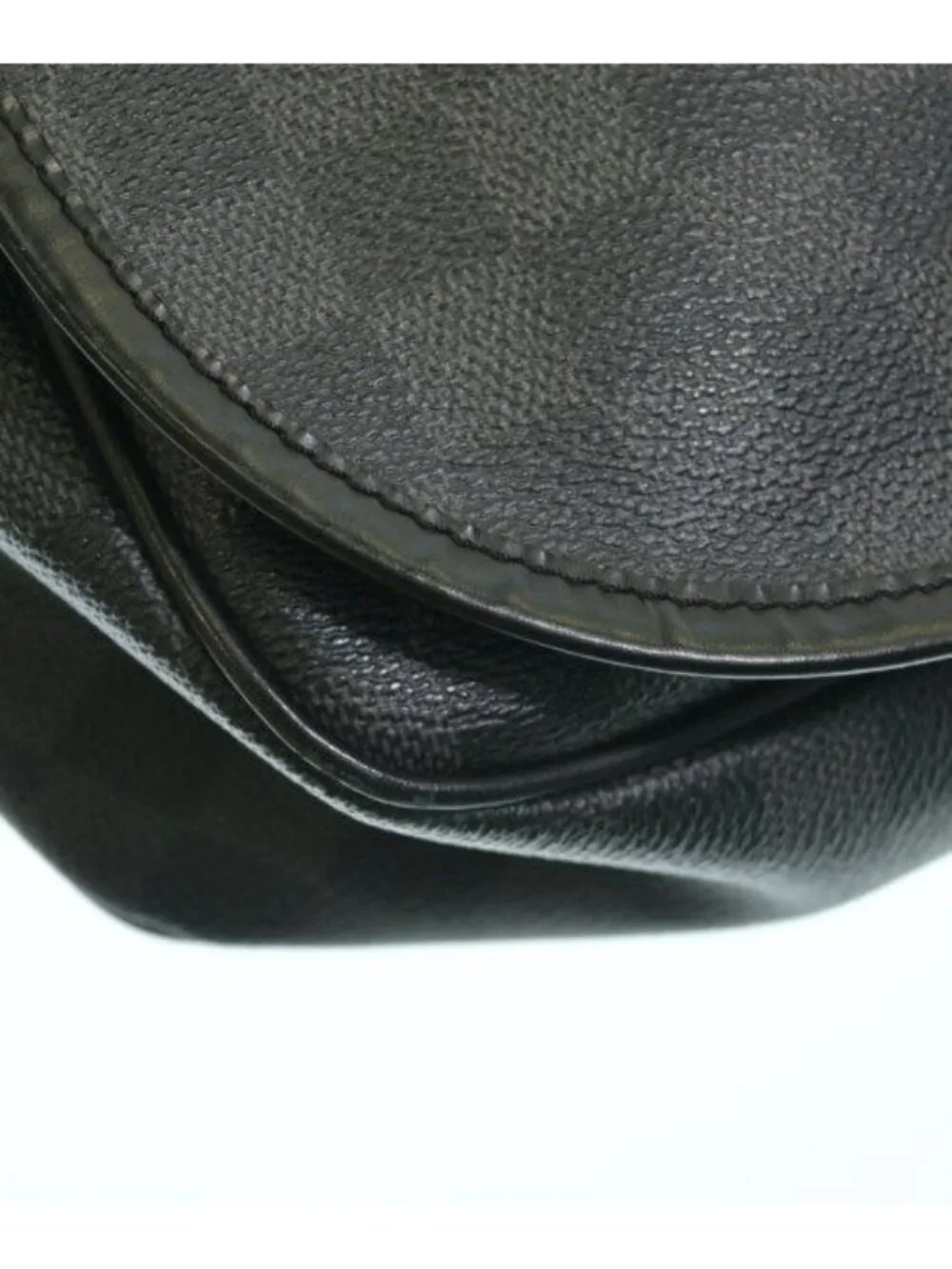 Louis Vuitton Messenger Bag
